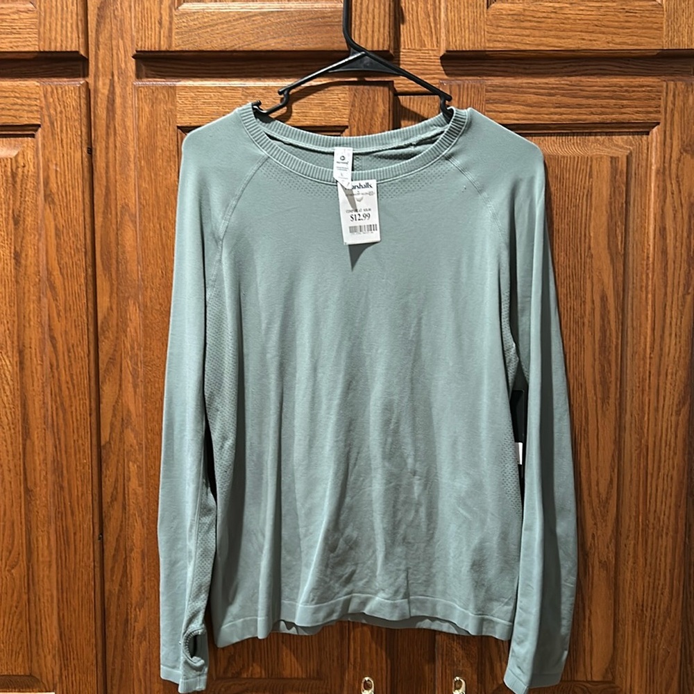 Women’s workout top